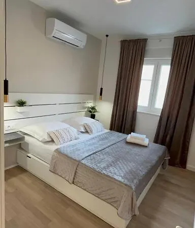Kuca Za Odmor Maluni Hébergement de vacances Kaštela