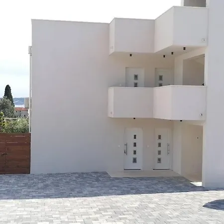 Kuca Za Odmor Maluni Hébergement de vacances *